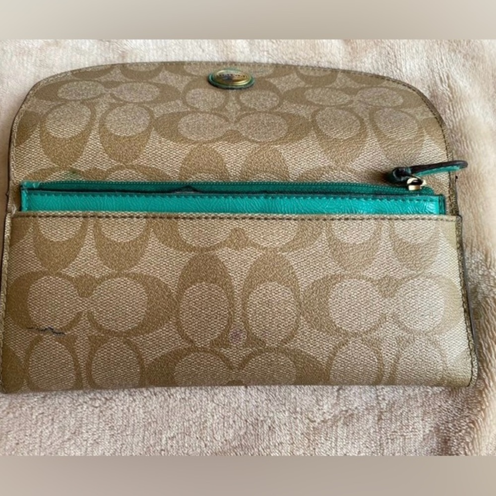 Coach Peyton Signature Wallet - Picture 2 of 7